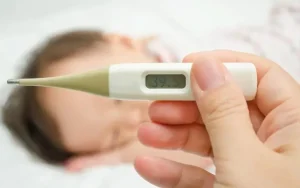 تب کودک چند درجه خطرناک است